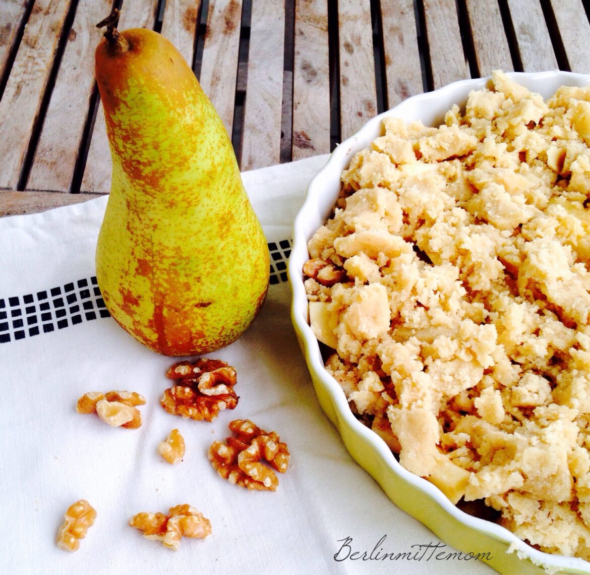Apfel Birnen Crumble mit karamellisierten Walnüssen, Backen, Dessert,