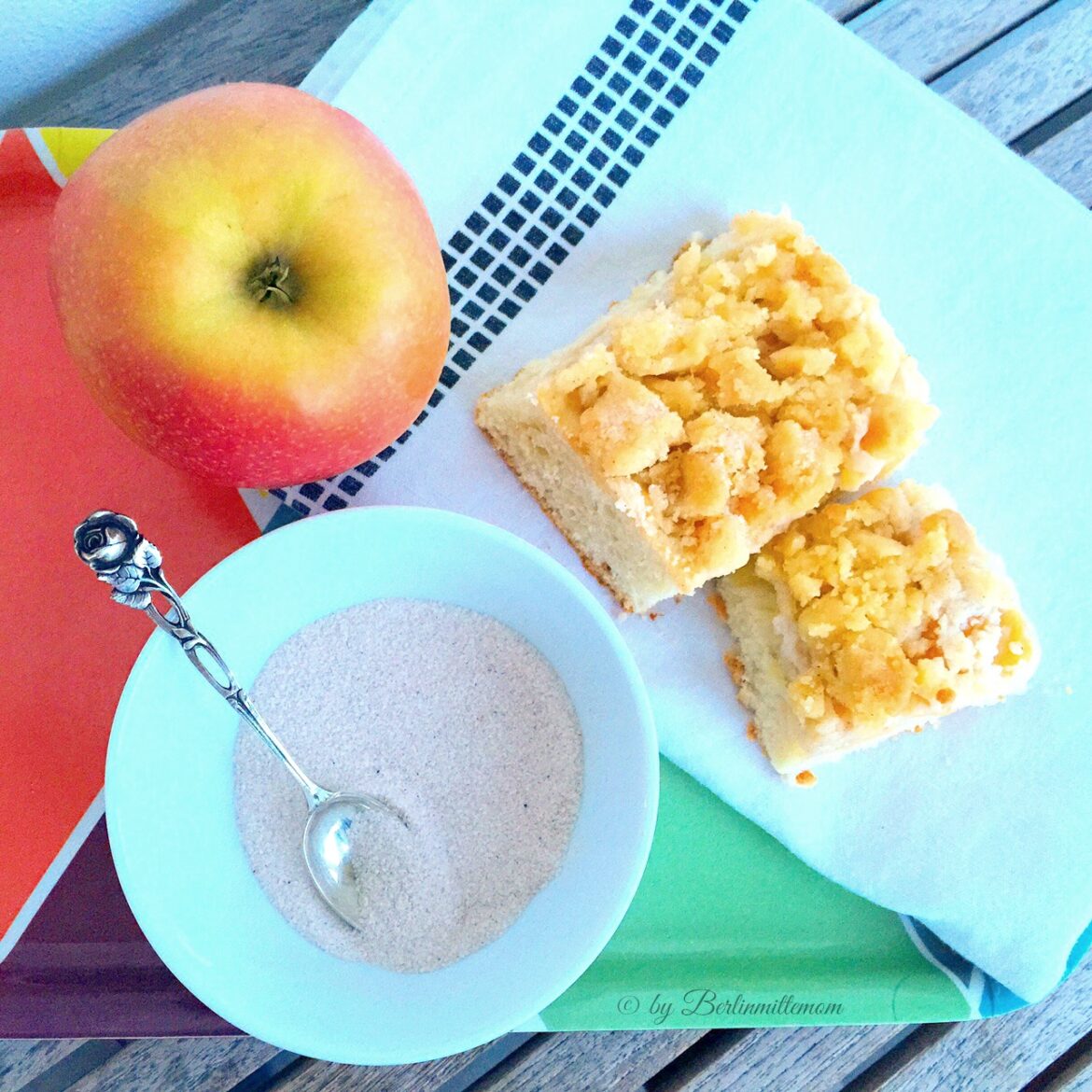 Apfel-Streuselkuchen mit Zimt, Blechkuchen, Rezept, Backen mit Kindern