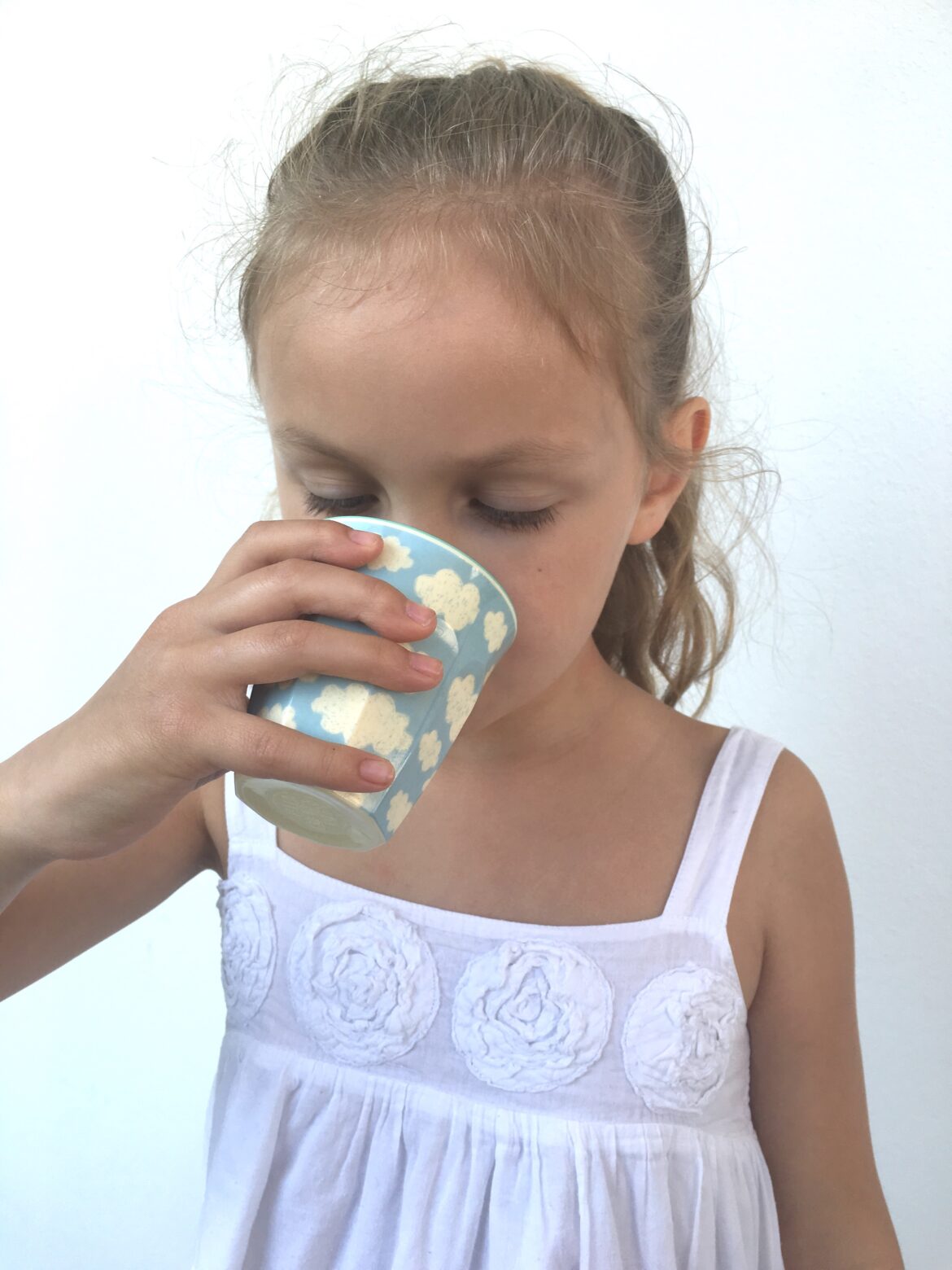 Mango Beeren Smoothie, Rezept, rote Smoothies, Smoothies für Kinder, frisches Obst, gesunde Ernährung, vegan, kochen mit Kindern, Familienleben, Familienalltag