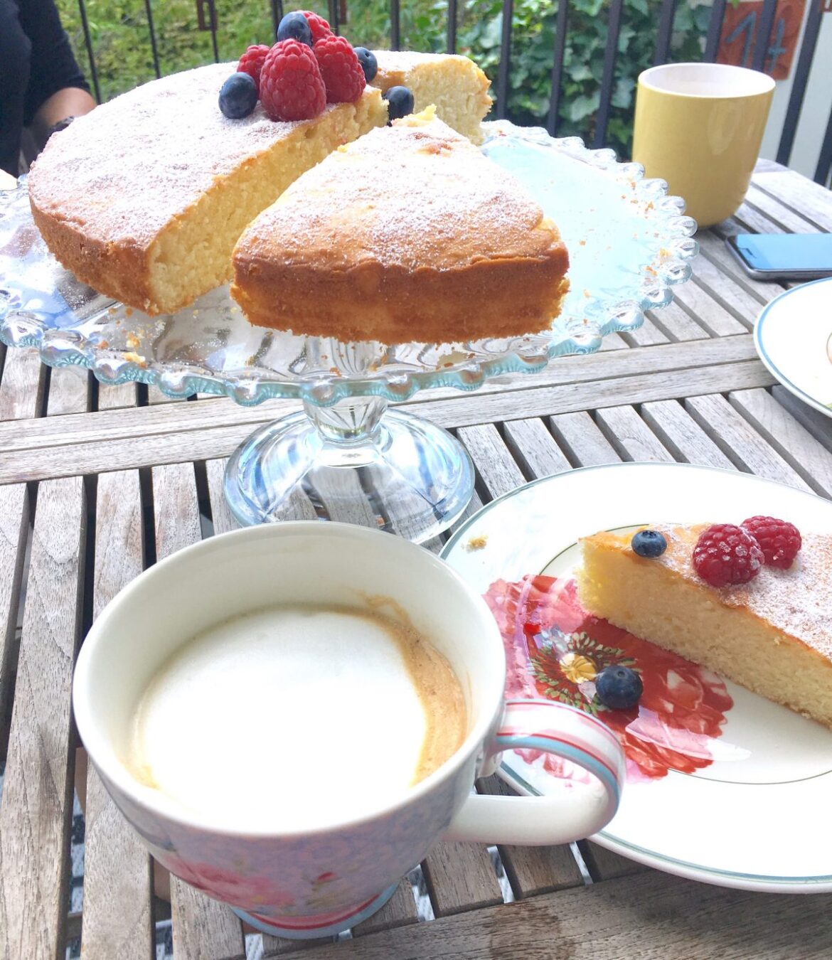 Zitronenkuchen, Rezept, einfach, Familienrezept, locker, Biskuit, backen mit Kindern, aus meinem Backbuch, hell's kitchen, Mamablog, Foodblog