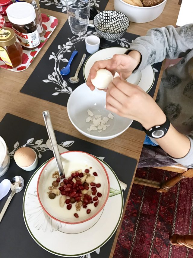 Sonntagsfrühstück mit Obst und Ei | Berlinmittemom.com