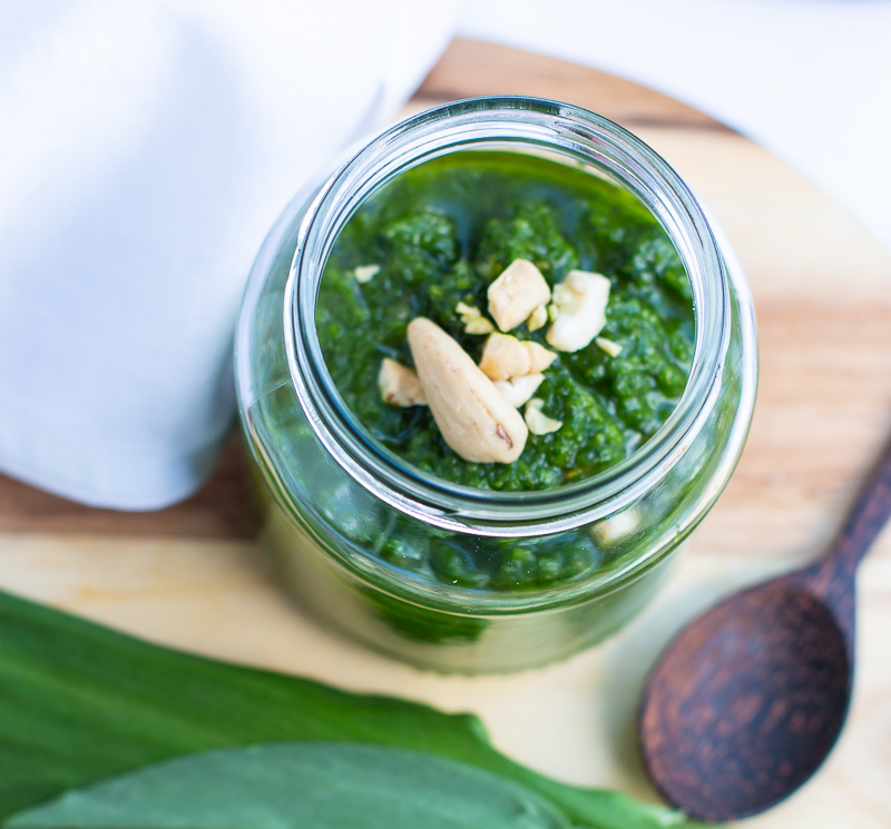Rezept für Bärlauchpesto mit Cashewnüssen | Grün, gesund &amp; gut