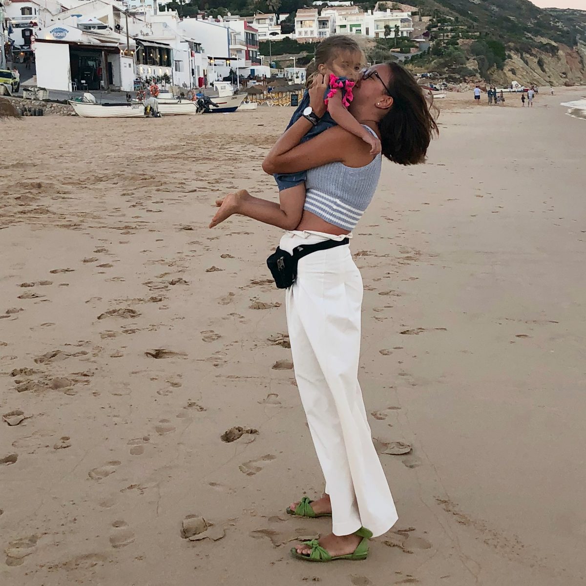 Kleine Cousine, große Cousine | berlinmittemom.com