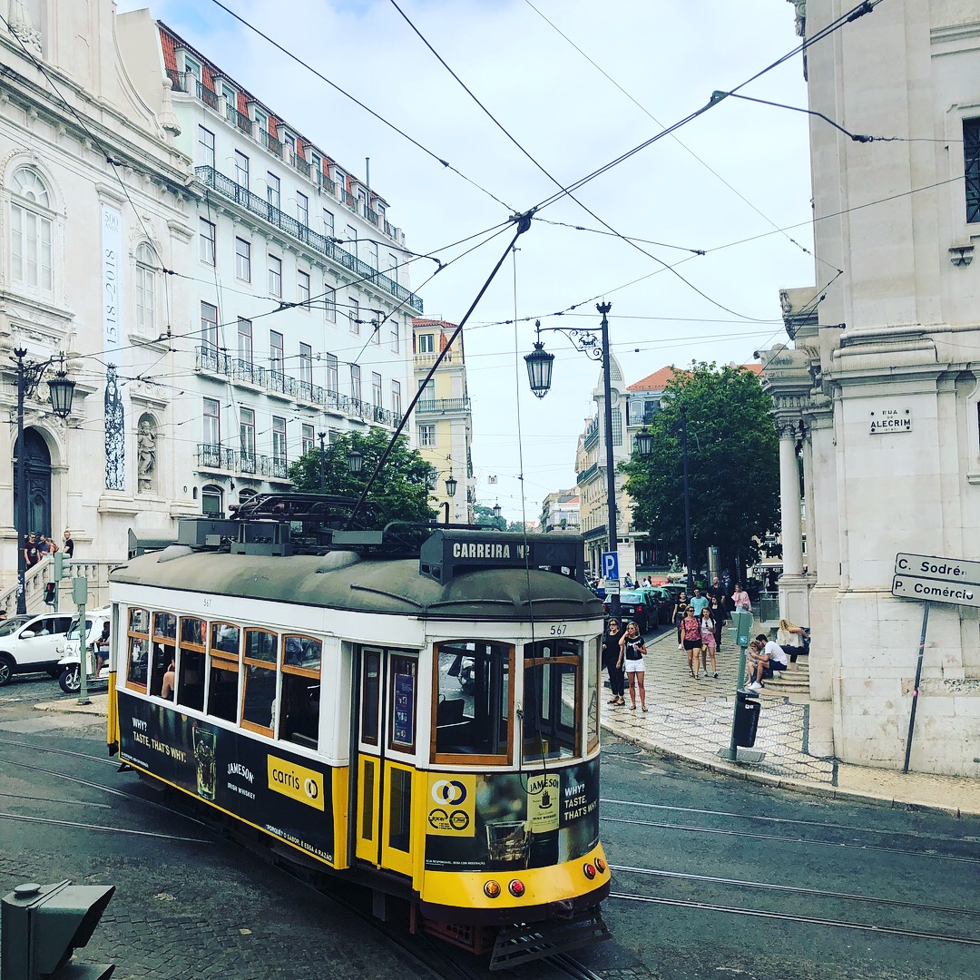 Straßenbahn in Lissabon | berlinmittemom.com
