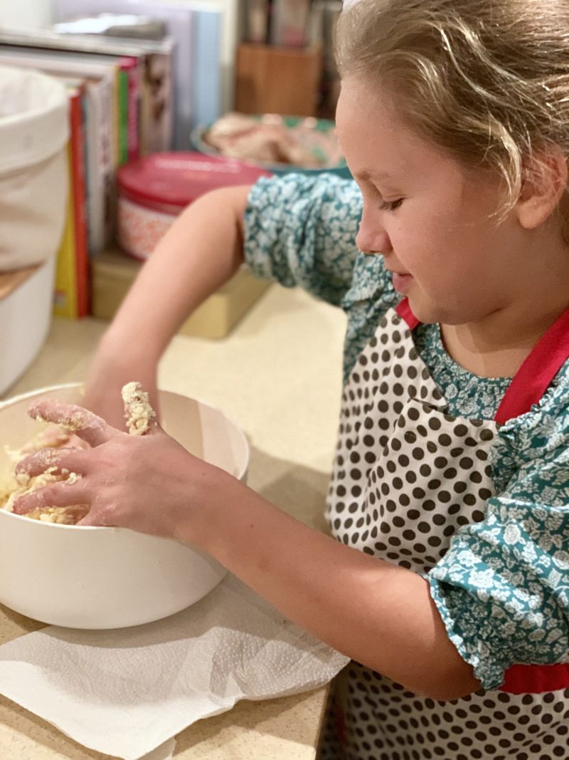 Backen mit Kindern: Gefüllte Marmeladenherzen | berlinmittemom.com