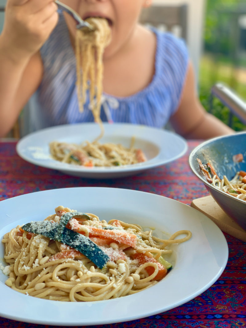 Rezept für Spaghetti mit Gemüse aus der Pfanne | berlinmittemom.com